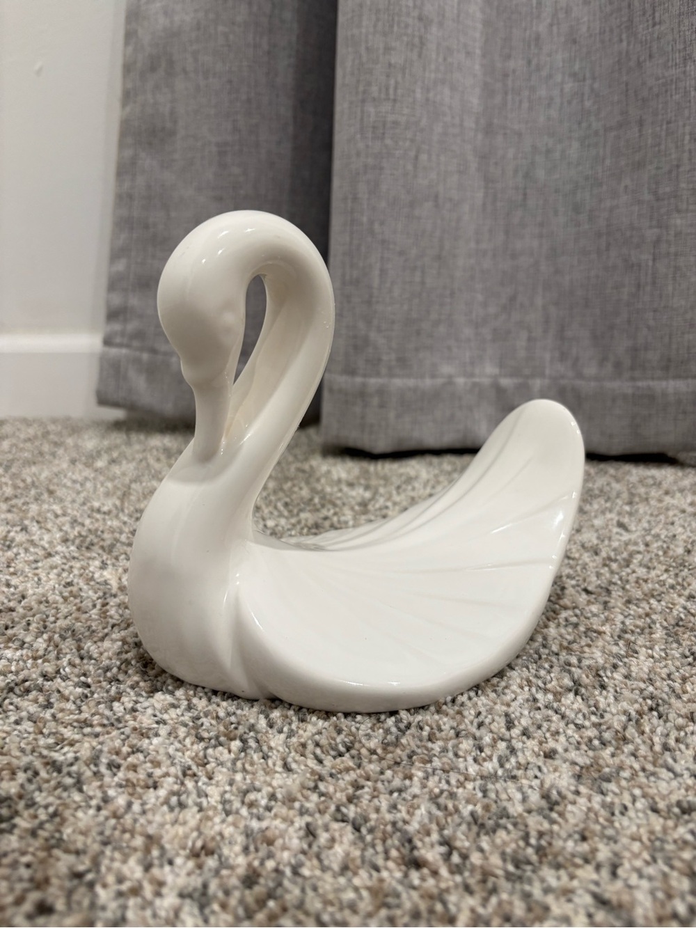 Vintage 1980s White Ceramic Art Deco Swan Towel Holder Cottage Core Country